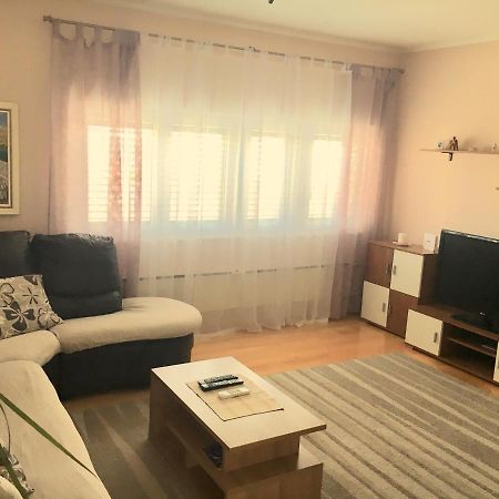 Apartment Simaris - Spacious With Terrace And Sea View Sibenik Exterior photo