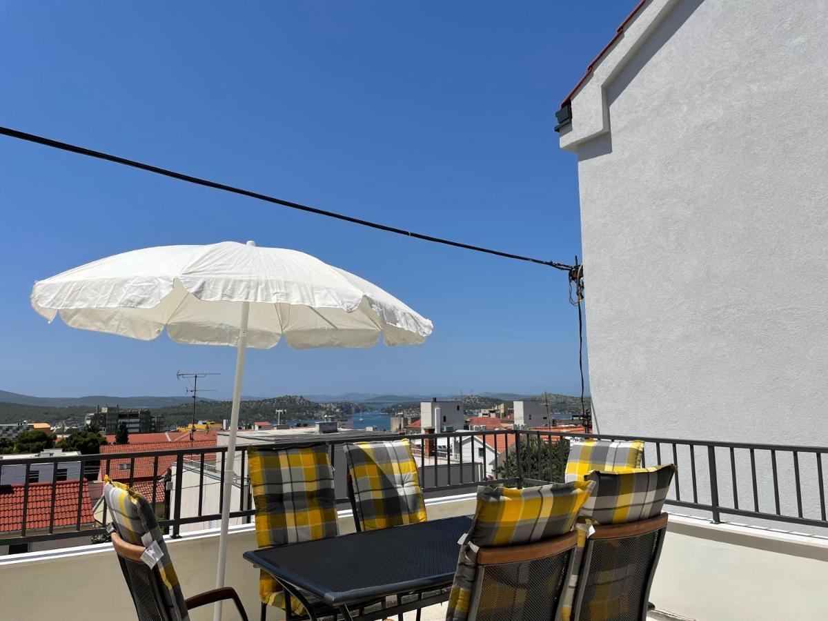 Apartment Simaris - Spacious With Terrace And Sea View Sibenik Exterior photo