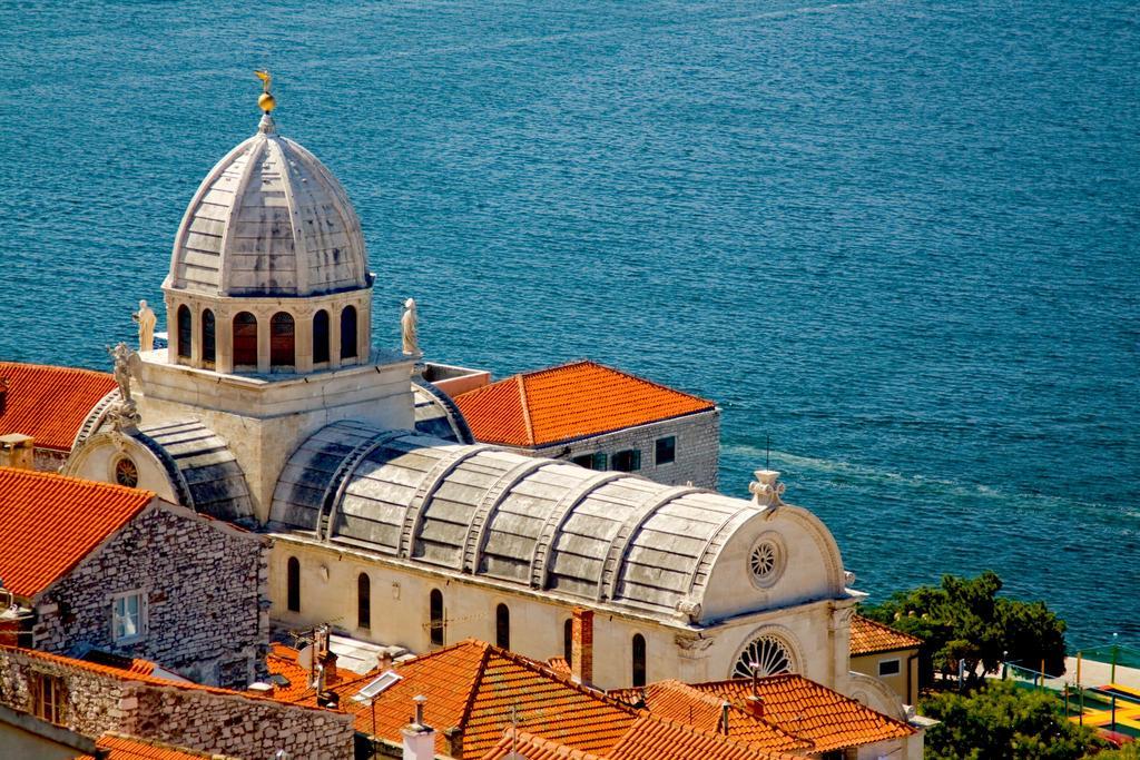 Apartment Simaris - Spacious With Terrace And Sea View Sibenik Exterior photo