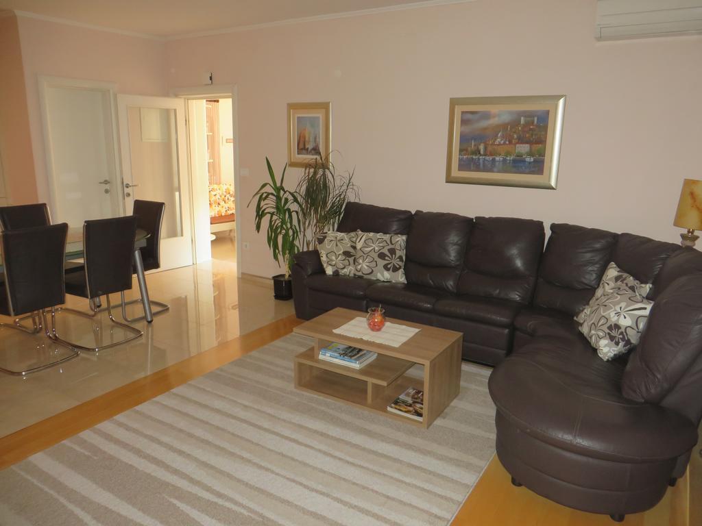 Apartment Simaris - Spacious With Terrace And Sea View Sibenik Exterior photo