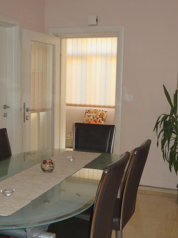 Apartment Simaris - Spacious With Terrace And Sea View Sibenik Exterior photo