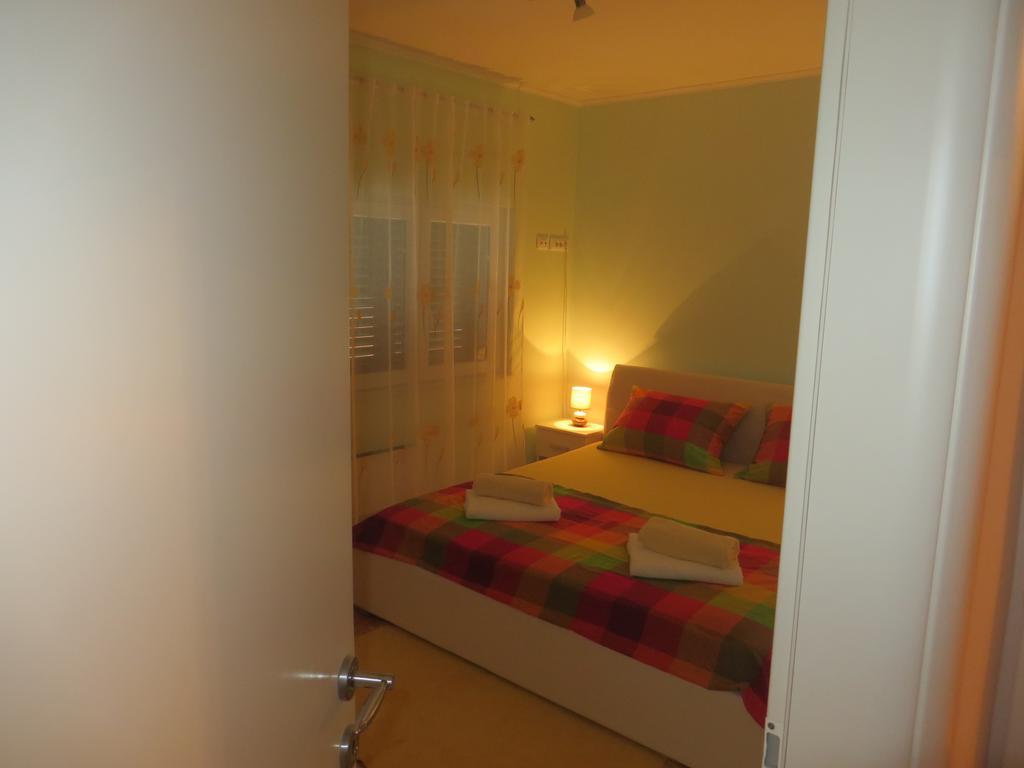 Apartment Simaris - Spacious With Terrace And Sea View Sibenik Exterior photo